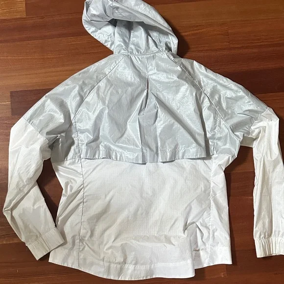 Nike Women's Light Gray and White windbreaker Jacket - Picture 5 of 5